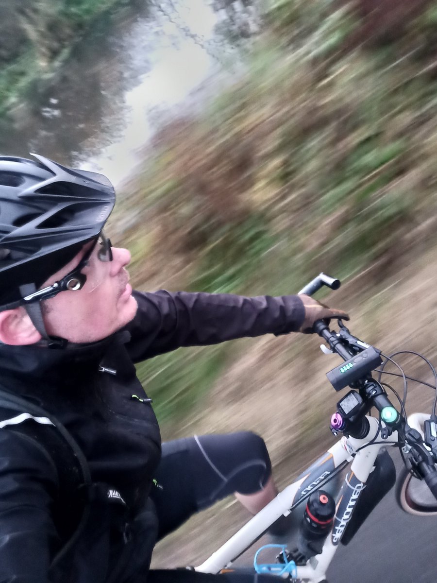 ERSremediation's tweet photo. With many ERS staff still working from home, they're finding ways to replace their #cycling commute this #CleanAirDay such as Technical Manager and IT wizard Nik who sent us these pictures of his morning ride (at an eye watering 6am!)
#cycletowork #betterbycycle #workingfromhome https://t.co/9Gq8e81nV7