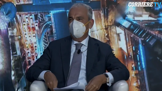 Il Piano integrato va fatto nel piano nazionale: strategico, industriale e di servizi per il Paese, per ricreare fiducia. Usare la tecnologia per identificare i problemi delle infrastrutture e innovare, e integrare i tempi della #PA con il mondo privato <a href="/DonatoIacovone/">Donato Iacovone</a> #EYCapri