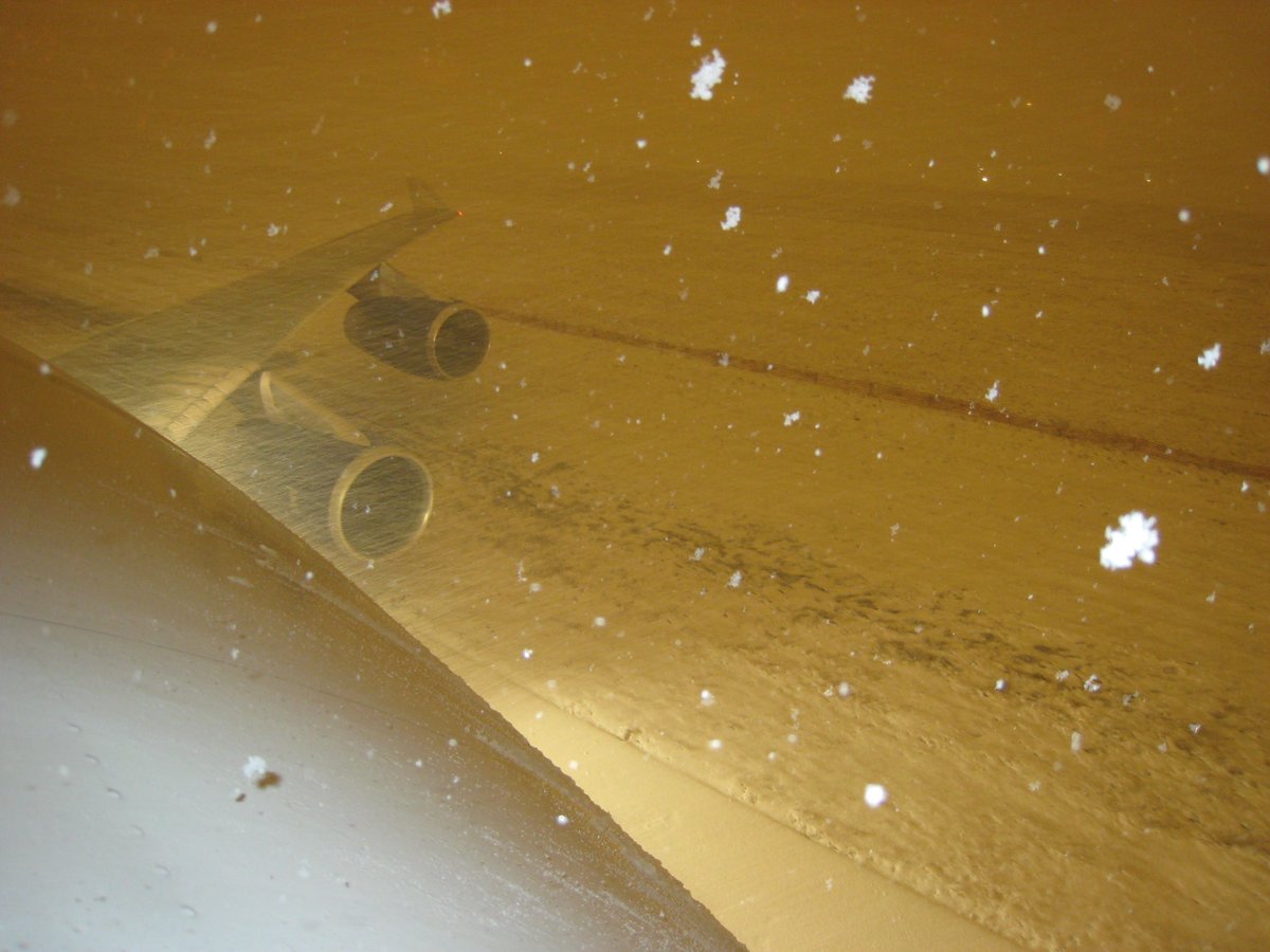 This was a very snowy LHR trying to go to SIN and ultimately failing. The only time I have climbed up and looked out of the roof escape hatch whilst we were taxying to accurately check the wing - which was rapidly accumulating snow