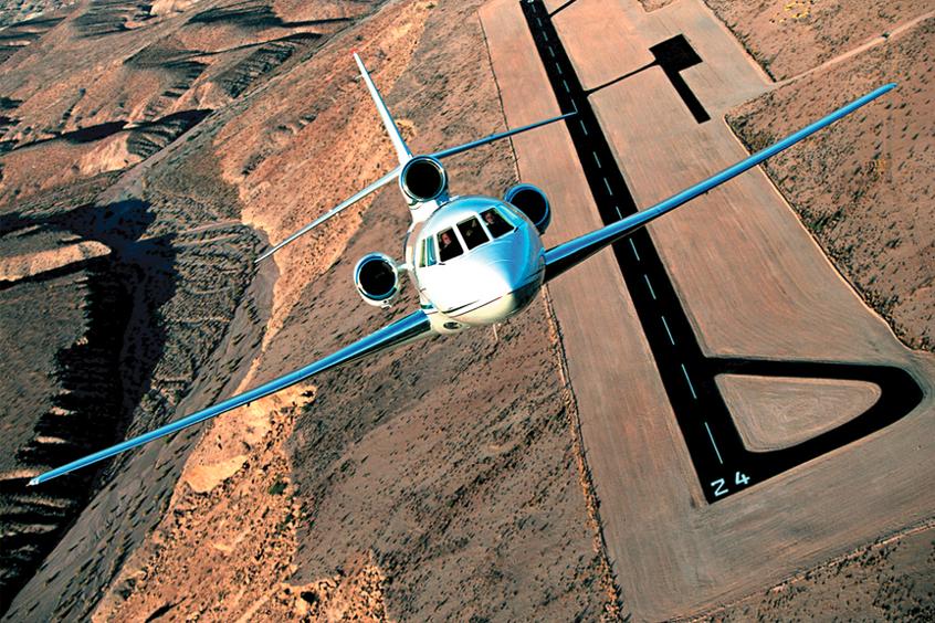 PrivateFly_FR's tweet image. Le Falcon 50 de Dassault combine une portée de plus de 6 000 km, de grandes performances techniques et une large cabine : 
ow.ly/mIwN50BxFWa