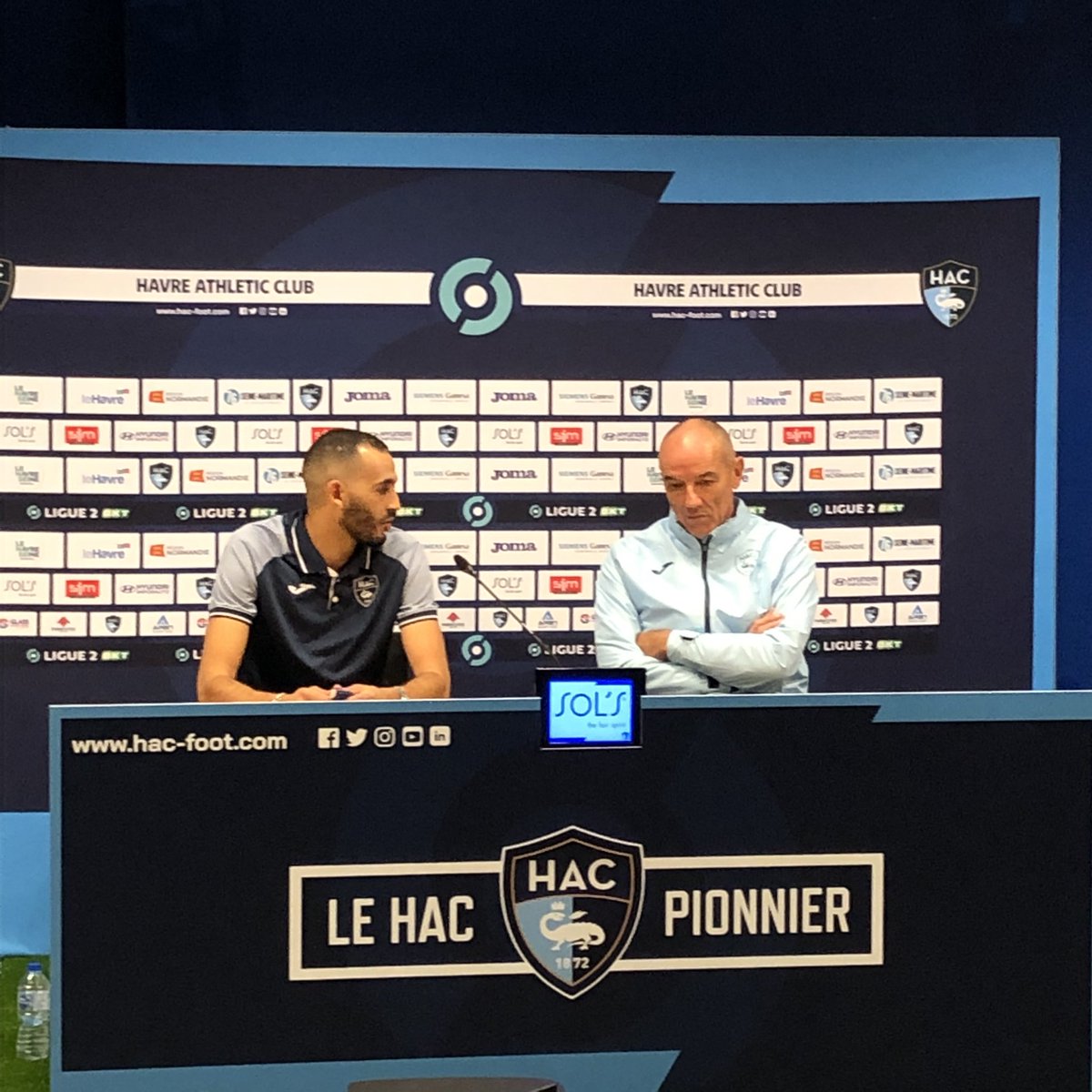 HAC_Foot's tweet photo. 🔊 Khalid Boutaïb: « je suis là pour les autres, le club et les objectifs: remettre le HAC à sa place, en L1 » https://t.co/Ay1asma1Zh