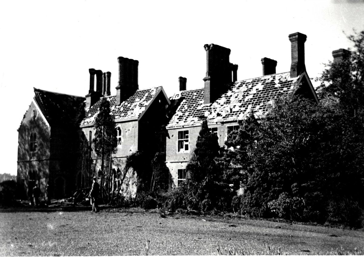 Eighty years ago, on the evening of 8th October 1940, one of the most shocking events in Wellington College’s history took place. The College was bombed by a German aircraft, and the Master, Bobby Longden, was killed. l8r.it/44lv