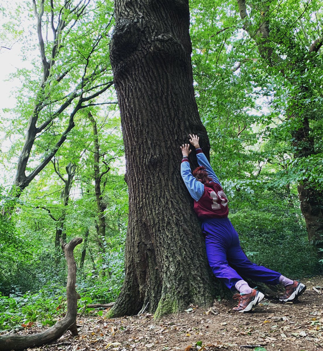 Exploring 🌳 
textures
constant evolution &amp; communication 
growth, decay, regrowth
spines = tree trunks 
branches = lungs 

Supported by @aceagrams