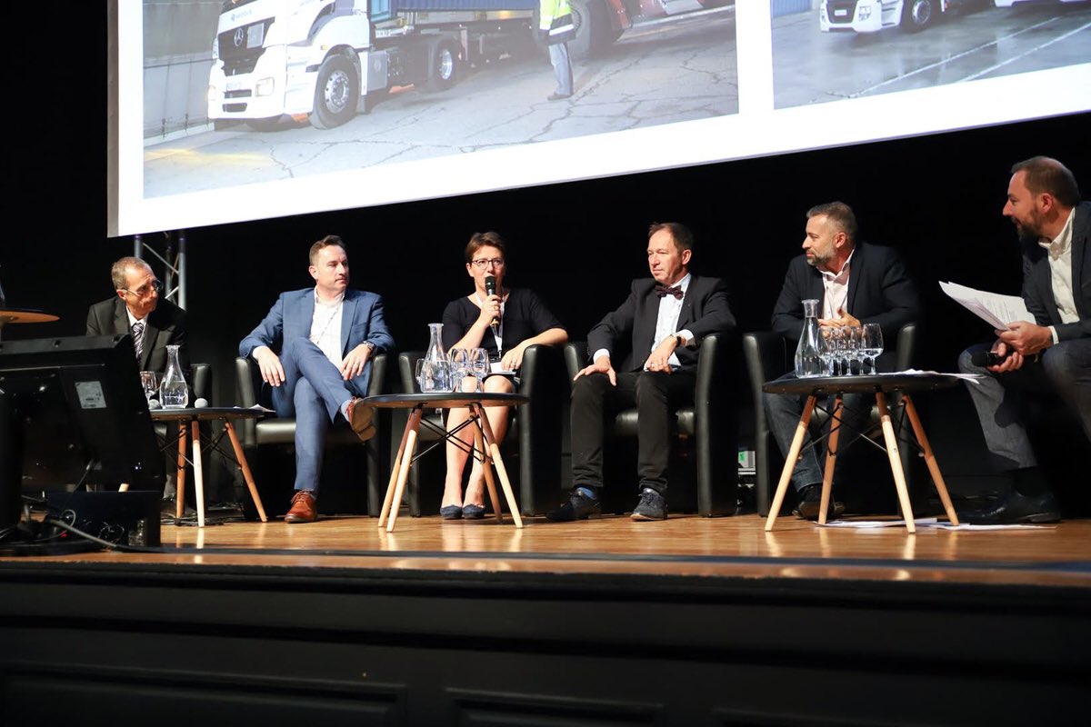innopole's tweet photo. 🚚Rencontres de la logistique decarbonée en @Occitanie mercredi 14/10 de 10h à 12h @DiagoraCongres #TransTEN @ademe
#Entreprises de logistique et donneurs d’ordre réunis pour découvrir #FRET21
➡️accompagnement des acteurs pour réduction des #GES ➕infos https://t.co/R5sCx8RiEc https://t.co/C8wx1Gecjj