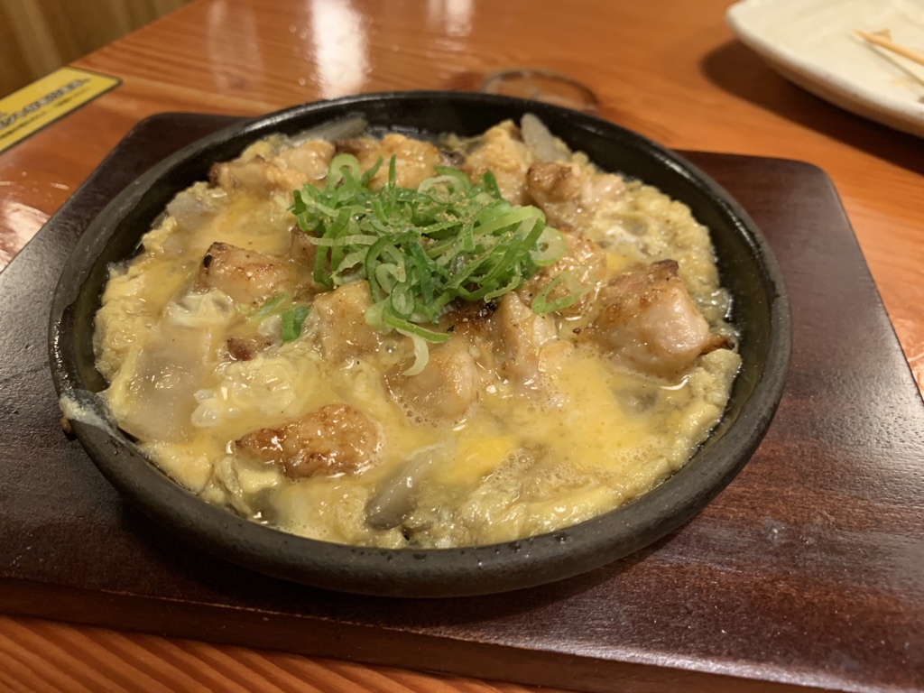 まかろに En Twitter 鳥貴族新メニュー 三角柳川風 柳川風と言いながら卵とじだろと妥協点下げてたがこれはなかなか 三角の食感と卵の甘さにゴボウの苦味がマッチしてる これ取りに食いけど一気に口に入れると旨さ倍付