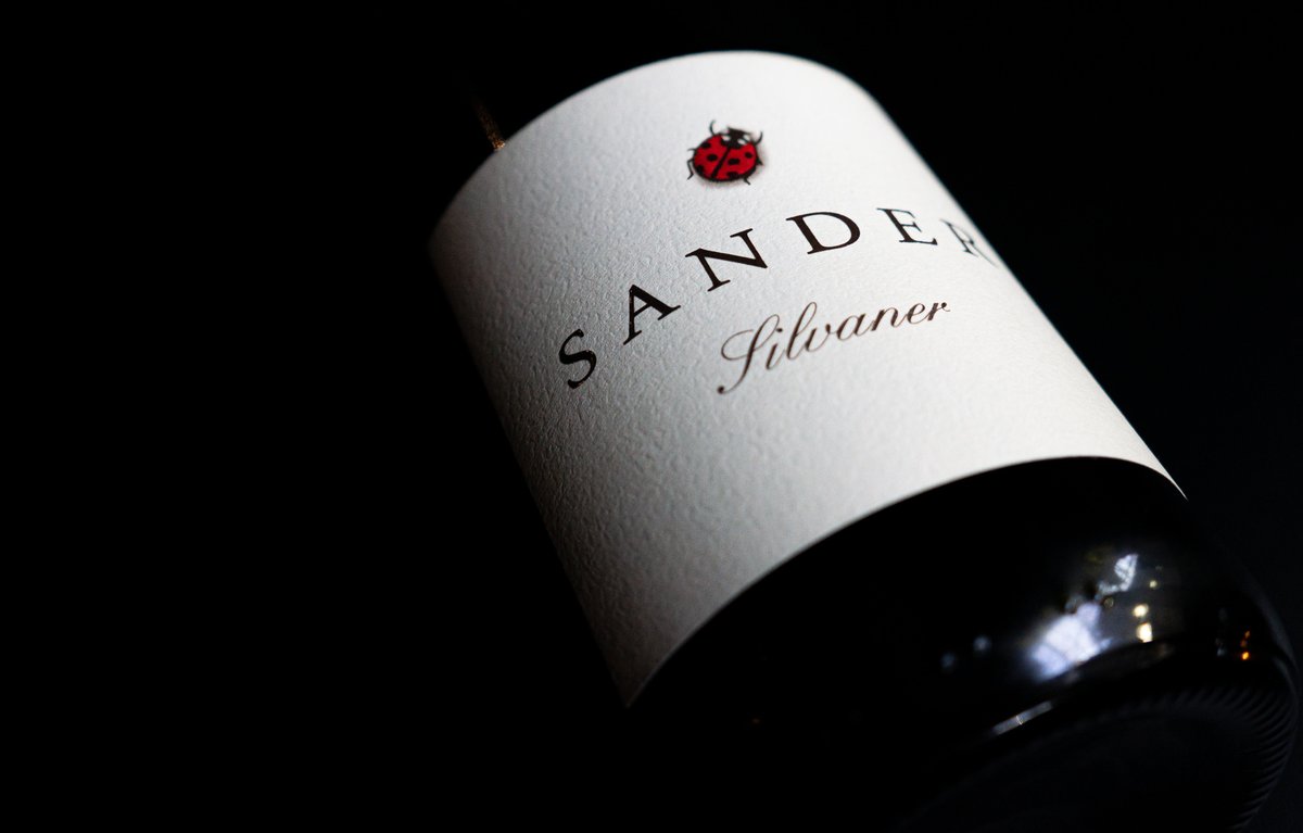 How about a midweek #tipple? This is one of our favourite #wines. The Sander's Silvaner offers a crisp, white, enchanting nose of pear, gooseberry and quince notes - a perfect pairing for our creamy guineafowl dish. #Sanders #WinePairing #TapRoom #GastroPub