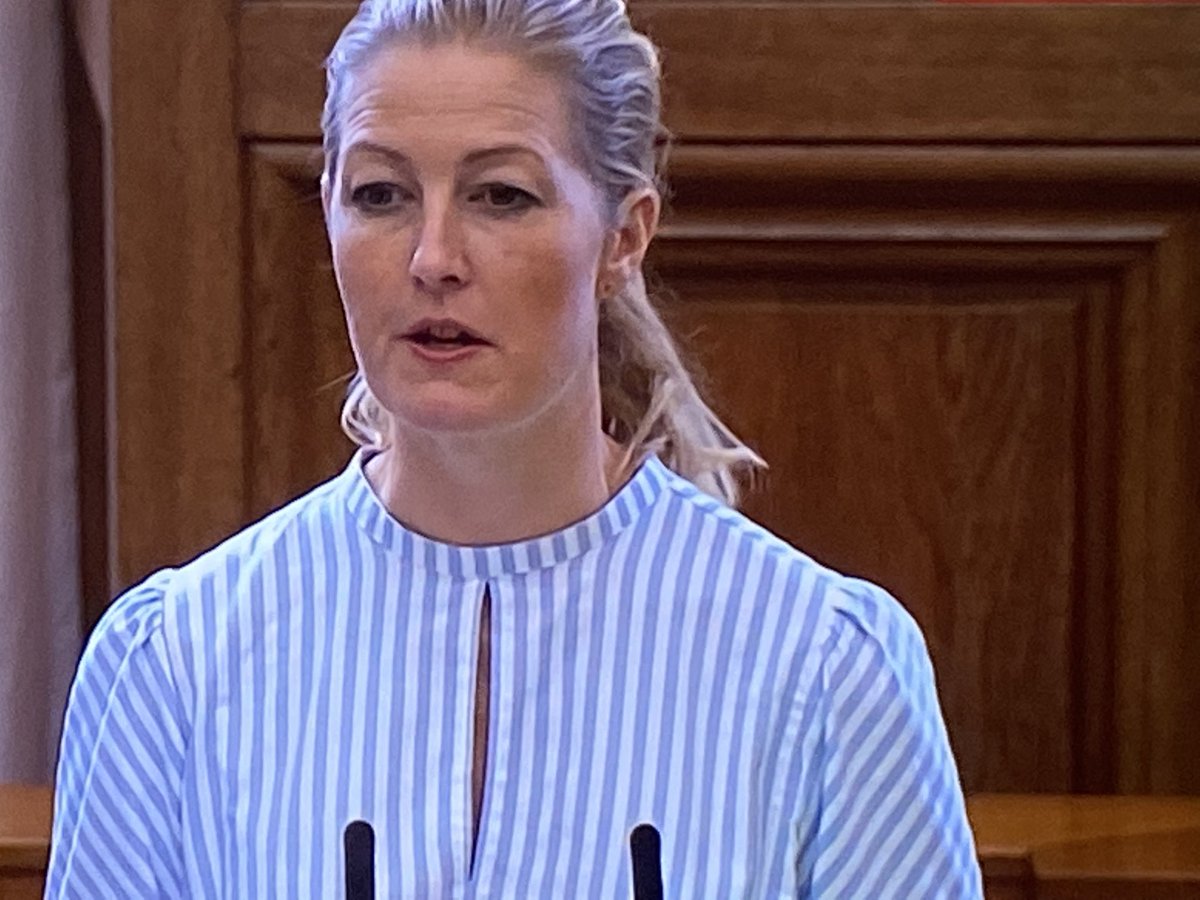 Stolt af en fantastisk første tale fra den nye politiske leder hos os <a href="/radikale/">Radikale Venstre</a>.
Ingen kunne have holdt netop den tale bedre end <a href="/sofiecn/">Sofie Carsten Nielsen</a> gjorde. Hun er en agent-of-change 😎, og hun er på mission: klimakamp, ligestillingskamp og styr på økonomien. Og det var bare dag 1💪 #dkpol