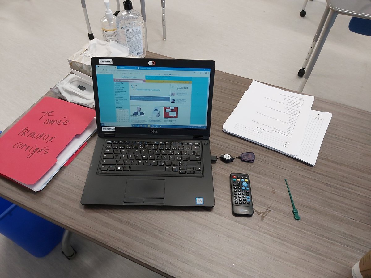 Nouvelle manette pour diriger a distance mes documents sur le TBI et sur Team <a href="/MmeJoGirard/">Joannie Girard</a> <a href="/HTZfan/">Vincent Bénard 🇨🇦</a> <a href="/audouallard/">Audrey Allard</a> <a href="/CSViamondeEAV/">Ian Ducharme</a> <a href="/cavlfo/">CAVLFO</a> <a href="/njeuganya/">Mr. Nya (Il/Lui - He/Him)</a> <a href="/BenzidounFadila/">Fadila Benzidoun</a> #viamonde