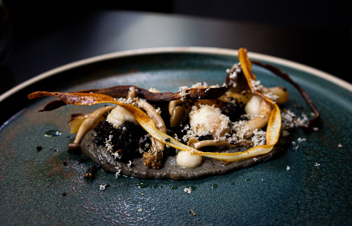 Calling all sweet tooths! This is our cocoa butter roasted salsify cape and white chocolate 😋 #newdish #diningroom #taproom #gastropub @LeedsMarkets