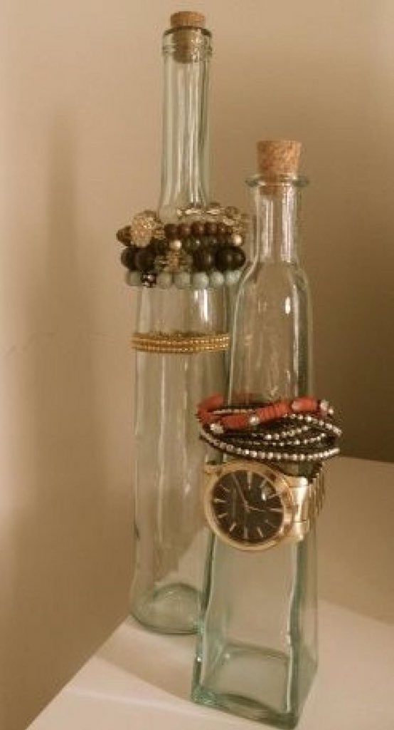 thisisTharwa's tweet photo. 🥁🥁🥁🥁🥁🥁🥁���Yooooo! Check out these Easy to reach DIY jewelry organizers. Stop tackling those tangled necklaces today👀, arrange them! God bless you 😌
#tharwasshop #necklaceorganiser #waistbeadshop #ankletshop #necklaceshop #EndSARSProtest #thursdayhacks https://t.co/0EEakZV8pX