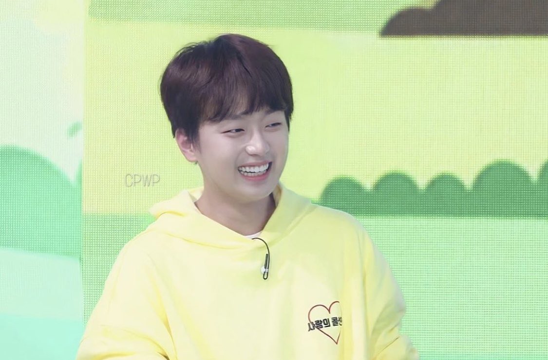 takddo_cpp's tweet image. 버스 기다리려고 버스정류장 앉아있는데 남자 둘 대화 존나 스윗함 인류애 찾고왔음 

🐶: 형 이제 졸업하면 형 못봐요?
🦊: 응
🐶: 형은 나 못보는데 괜찮아요?
🦊: 딱히 
🐶: 사람이 변했네 변했어 (궁시렁) 나는 형 보고싶은데 
🦊: 학교 끝나면 전화해 보러갈게 
🐶:응으응!!!!

#탃또