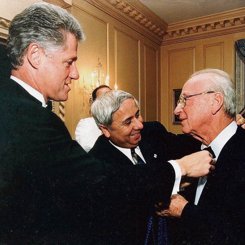 GiladHamdani's tweet photo. Yesterday Eitan Habber, Rabin’s former Chief of Staff passed away, and reading about him I encountered these photos showing him helping Rabin put on a bow tie and the American guy who volunteered to pitch in. @DrRayMD @CVarnellMD @BillClinton https://t.co/fwl1RI7XeU