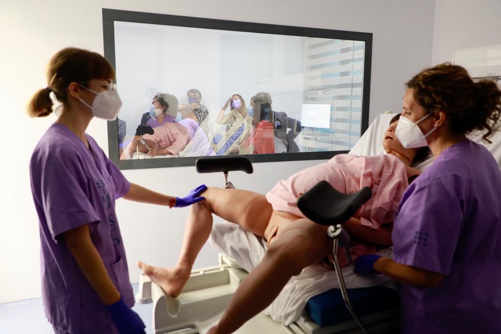 obginSonEspases's tweet photo. Inaugurem el centre de simulació de @SonEspases que ha de permetre una millora en la formació dels estudiants medicina @UIBuniversitat , infermeres, comares i metges. Permetrà escenaris de simulació d'alta complexitat per millorar assistència.

Imatges cedides per Damià Prohens https://t.co/iEkeoVEcq1