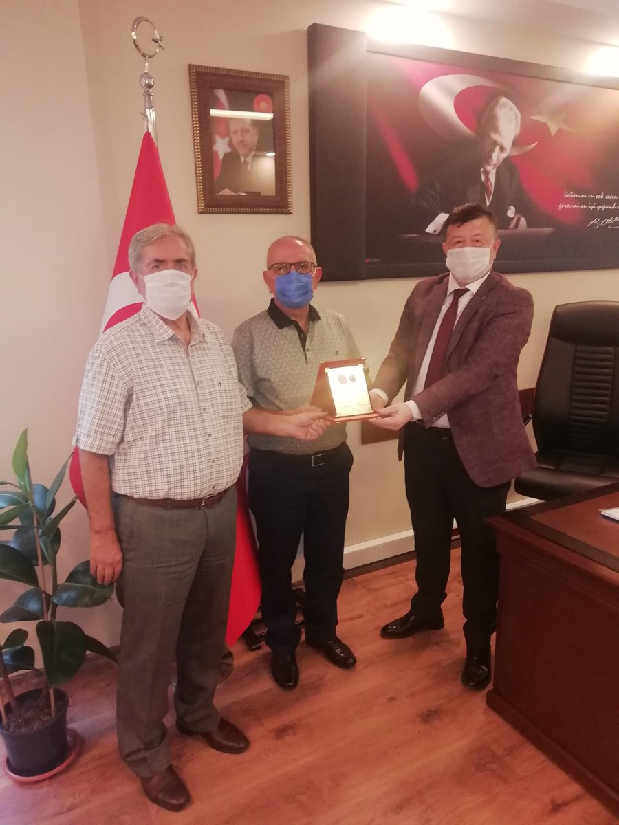 Amatör Spor Haftası etkinlikleri kapsamında İl Müdürümüz Cenap Fillikçioğlu ve ASKF Başkanı Hasip Arıkan, uzun yıllar amatör spora hizmet veren Mustafa Kemerli ve Eski ASKF Başkanı Mehmet Kıvanç'a plaket takdim ettiler.
<a href="/kasapoglu/">Dr. Mehmet Kasapoğlu</a> <a href="/mehbaykan/">Mehmet Baykan</a> <a href="/AliDusmezz/">ALİ DÜŞMEZ</a> <a href="/CFillikcioglu/">Cenap Fillikçioğlu</a>