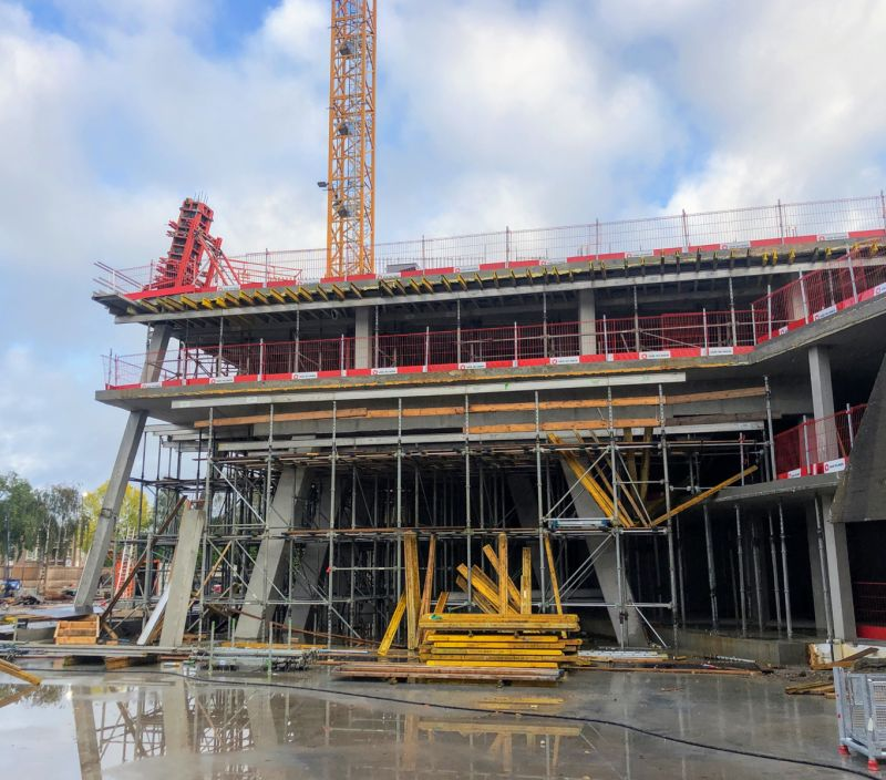 IMd heeft voor de ca. 100 meter hoge Bunkertoren te Eindhoven een betonnen hoofddraagstructuur ontworpen die over de hoogte steeds lichter en opener wordt uitgevoerd. Momenteel wordt er hard gewerkt aan de derde verdieping van de Bunkertoren.