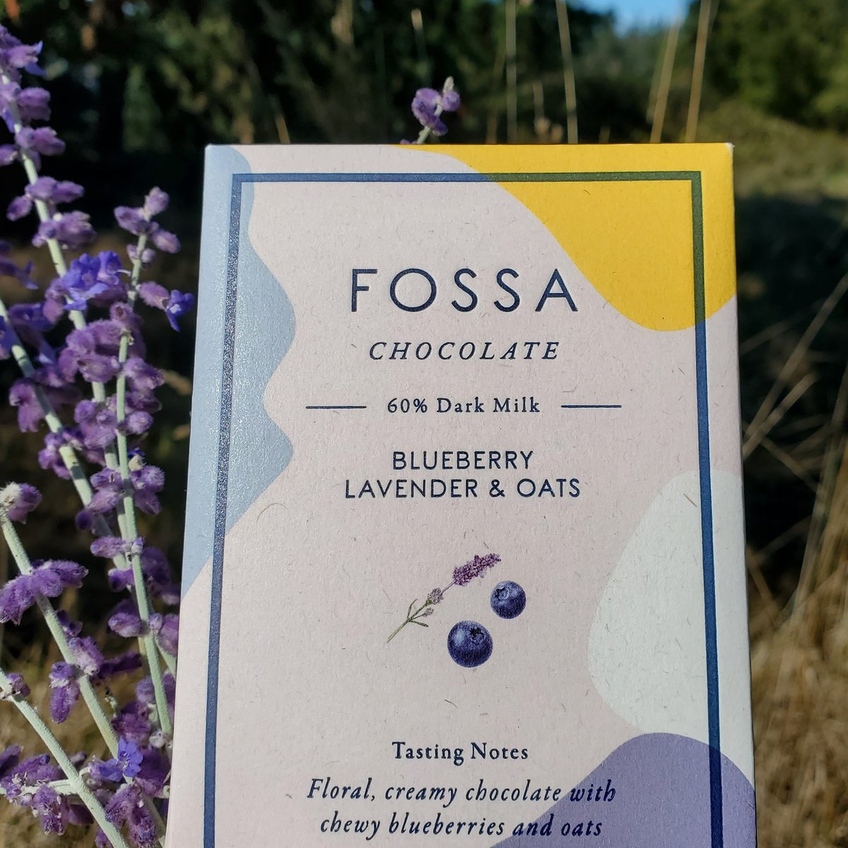 VictoriaCRandom's tweet image. Fossa Chocolate Harana 60% #darkmilkchocolate Blueberry, Lavender &amp;amp; Oats.
Nose of mild lavender, cream &amp;amp; dried blueberries.
Tastes of subtle lavender, dried blueberries &amp;amp; oats with a touch of coffee in the finish. 
@fossachocolate
#craftchocolate #fossachocolate #chocolate