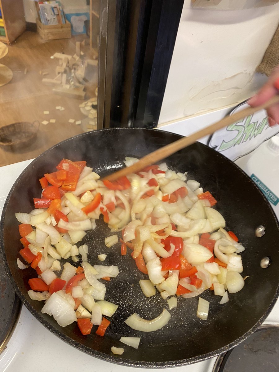 UndySchool's tweet photo. We noticed lots of changes to our vegetables as they cooked #UPSY1JM #Pumpkinsoup #authenticexperiences #noticingchanges https://t.co/dKMihN4I0r