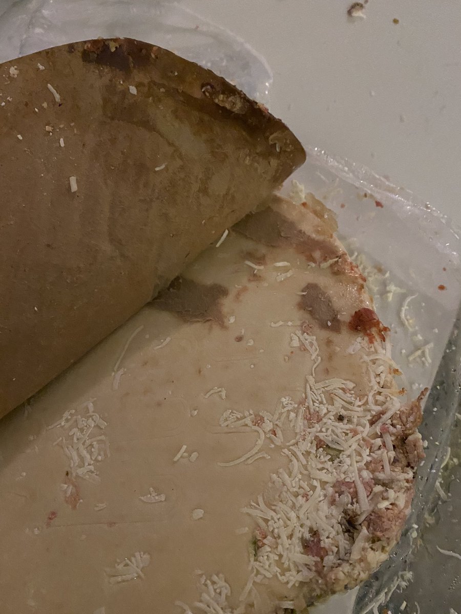 DanielRoyMTL's tweet photo. @ToujoursMikes this takes the cake! I’ve always been a stickler for supporting local businesses but this is the worst #pizza ever! Where’d your quality control go? https://t.co/x1z32jfkqf