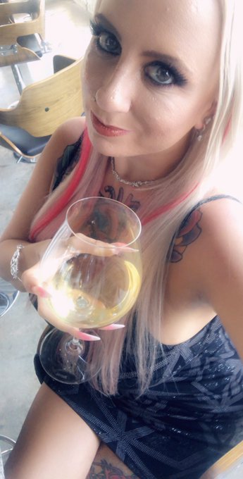 The way to my heart is through wine and your pussy eating skills https://t.co/l3Gx7inrSj<a href="/tag/boobs"class="tags"><span>#boobs</span></a>