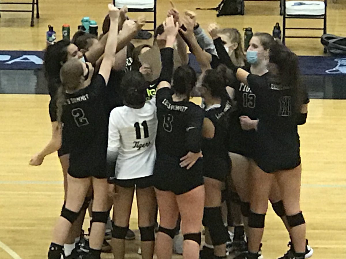 LSHSTIGERVB's tweet photo. Undisputed Conference Champions 2020...masks and all! 😷🏆🙌🥳💪😤What a terrific group of women committed to being their best! #ProudCoach #Compete #ALLIN https://t.co/2dPAV5Vwp2