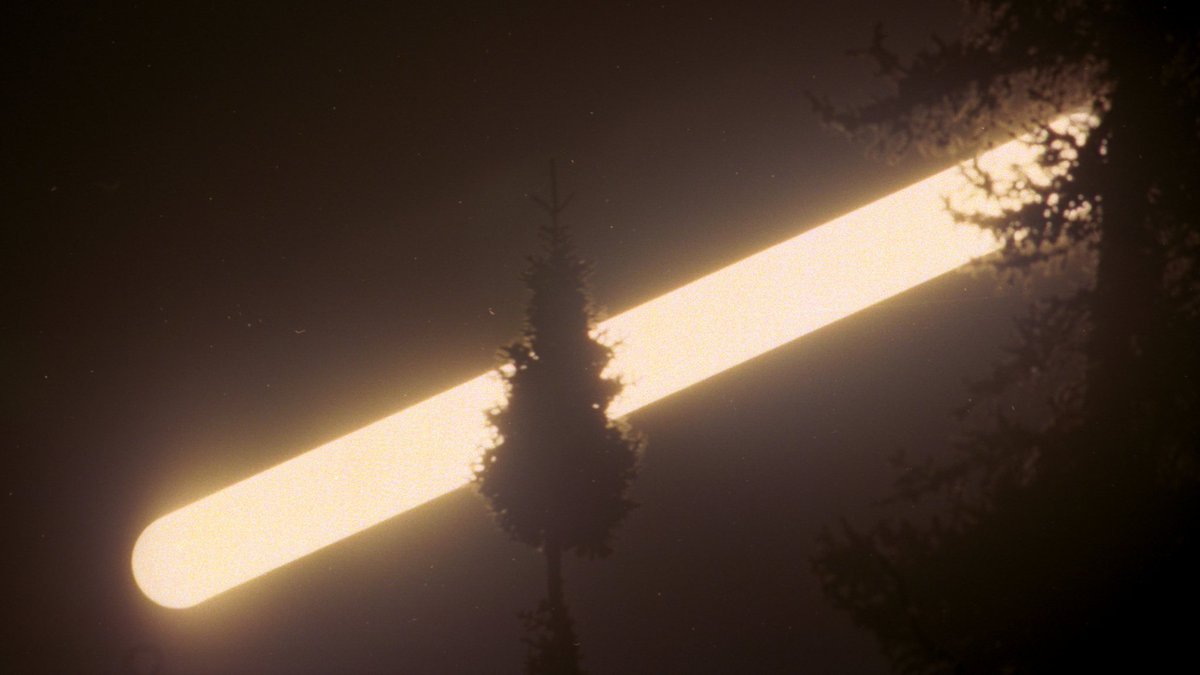 jwleder's tweet photo. Moon comet https://t.co/HhMi8OUUot