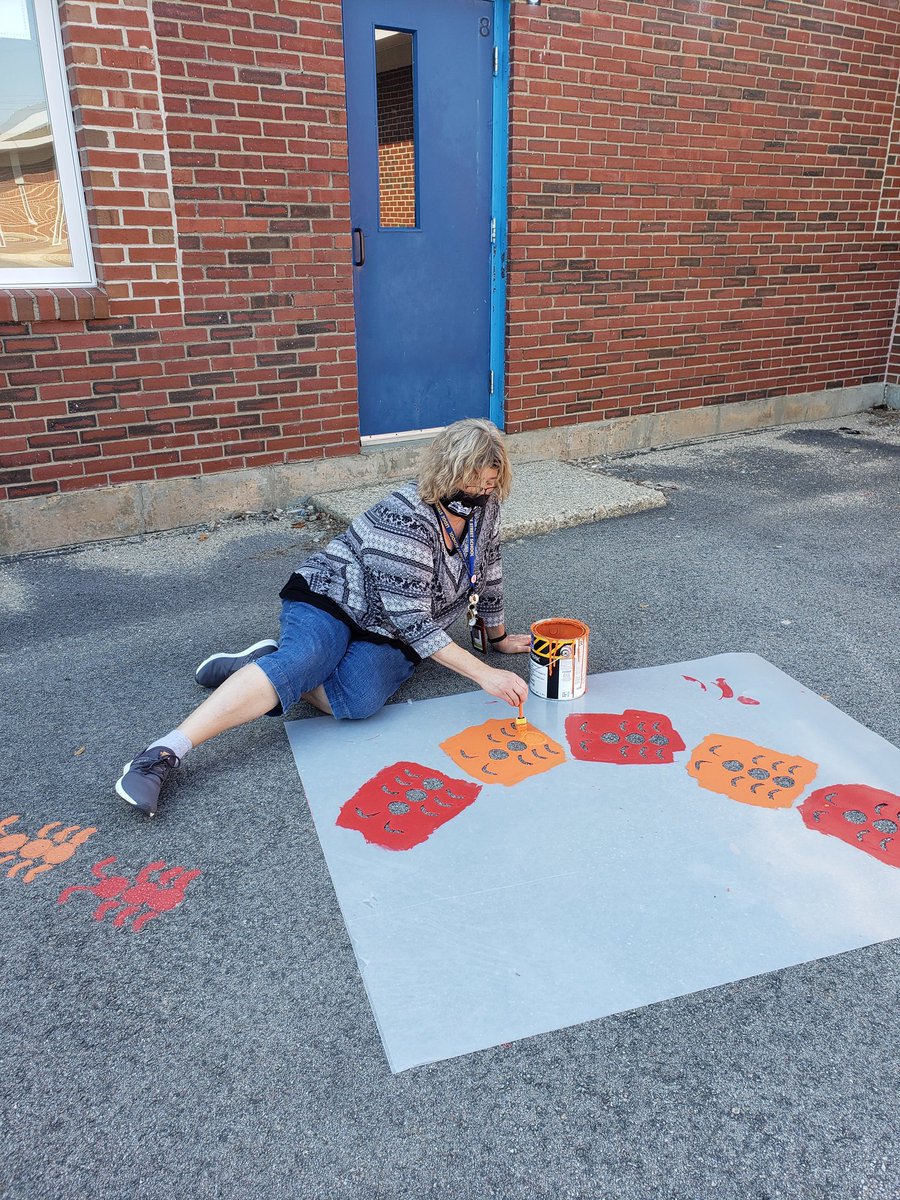 More painting today!  A fun and productive afternoon! #nsd42 #NashuaDistrict #ledgeschool <a href="/ChasTweets/">Chas Miller</a> <a href="/LedgeSchool/">Ledge Street School</a>
