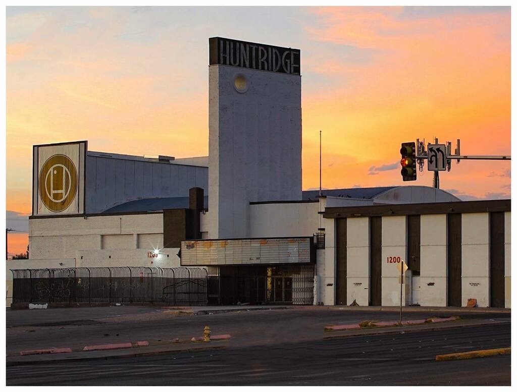 LVElectrified's tweet photo. Huntridge Theater, Las Vegas, 2019
.
#vintage #vintagevegas #design #architecture #streamlinemoderne #theater #sign #neonsign #signage #neon #signculture #lvelectrified #everything_signage #huntridge #huntridgetheater #downtown #dtlv #lasvegas #lasvegaso… https://t.co/7f2LY43dUf https://t.co/alIuiTir1n