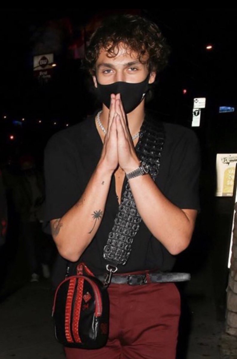jonah marais wearing a mask: a very necessary thread!