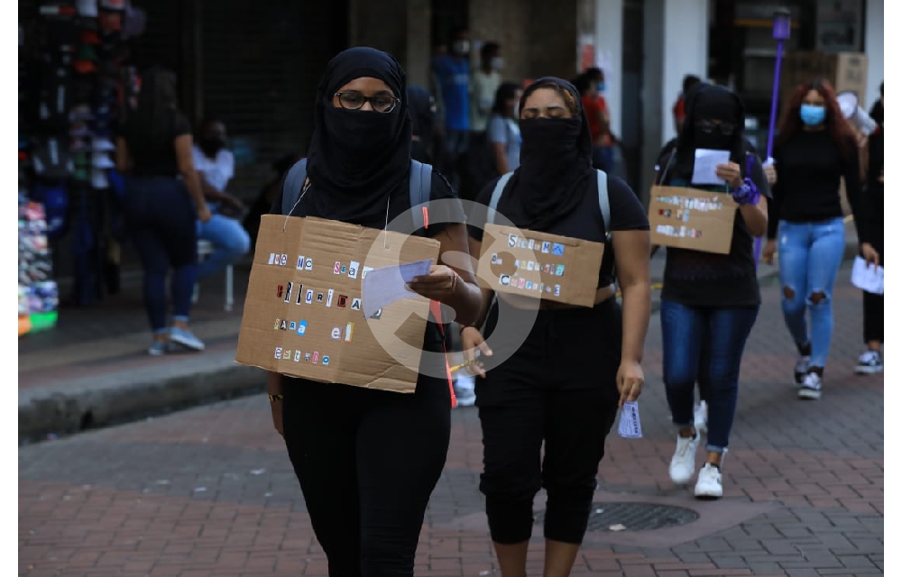 elsiglodigital's tweet photo. PROTESTA |  Manifestantes llegan a la Presidencia de la República. La concentración conocida como #LasOllasVaciasPma exige justicia para las víctimas de abusos sexuales e igualdad de género. #ESHechos 

Foto/ Roberto Barrios. https://t.co/atkrzcrPMQ