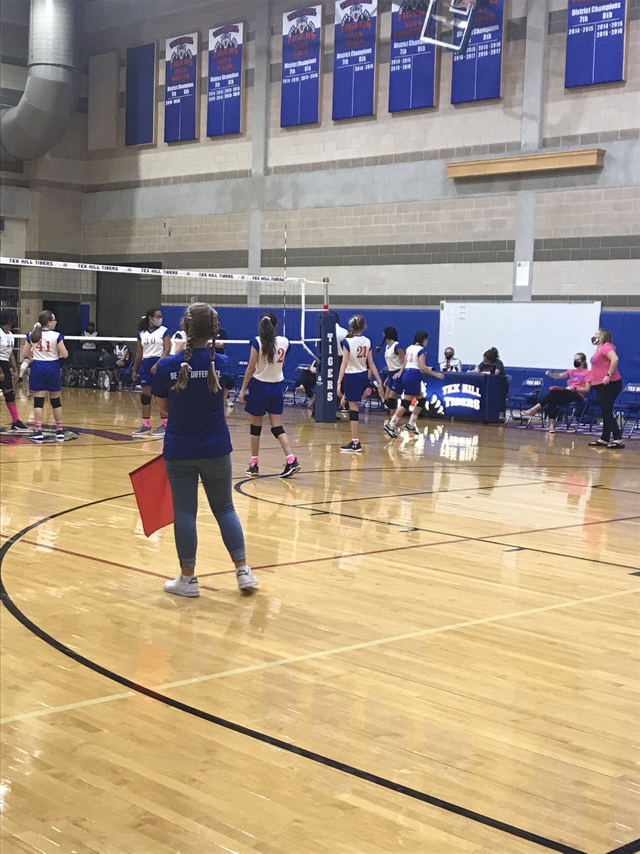 CPR8797's tweet photo. 7th Grade Volleyball showing strong tonight! Wins for both Go Team and B Team. A team currently leading 18-5 in the first game. Go Tigers! #texhill https://t.co/uSiX70x1EY