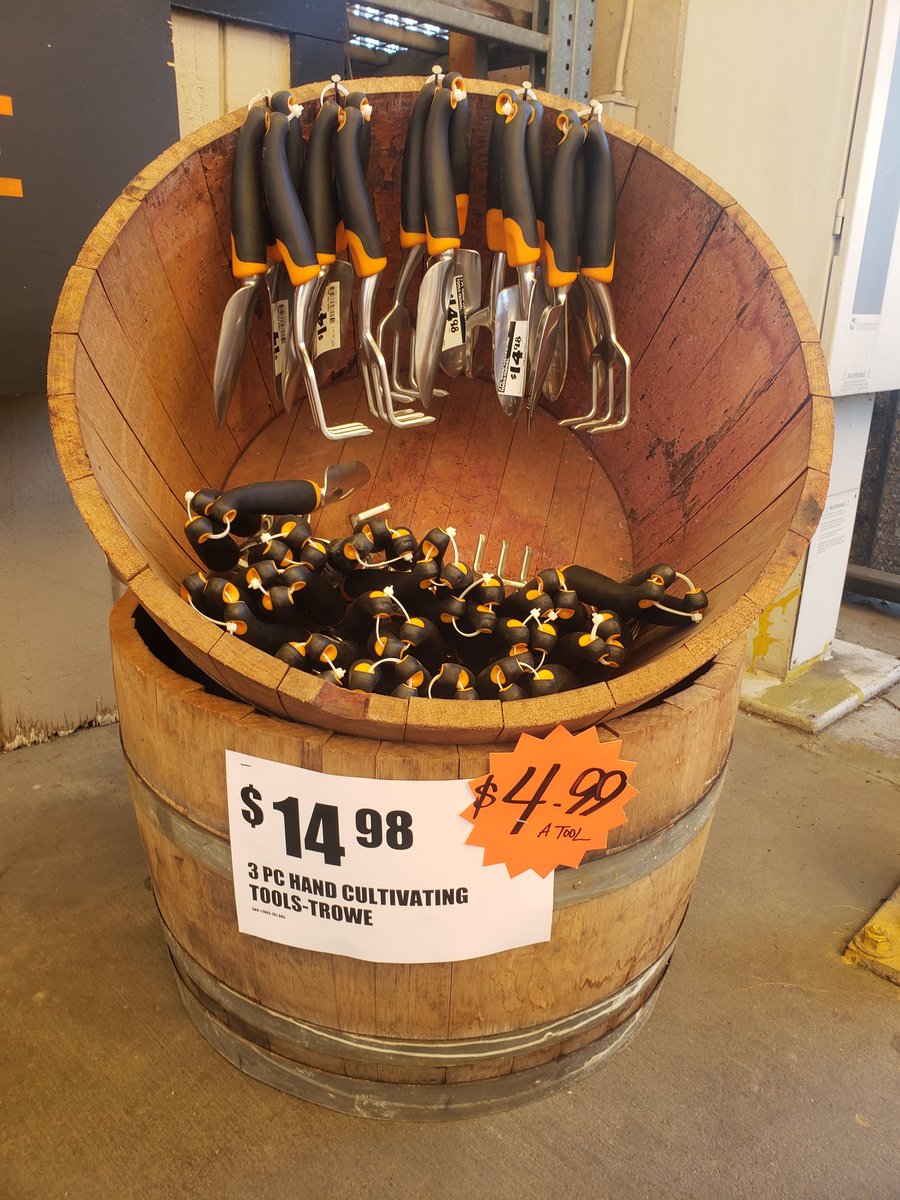 Daisy Garden Supervisor getting creative with great buys. #6621Volcano <a href="/EstherArmas1/">Esther Armas</a> <a href="/MRSSAHD/">Marissa</a> @BunthanHD6621 @DeeOps6621