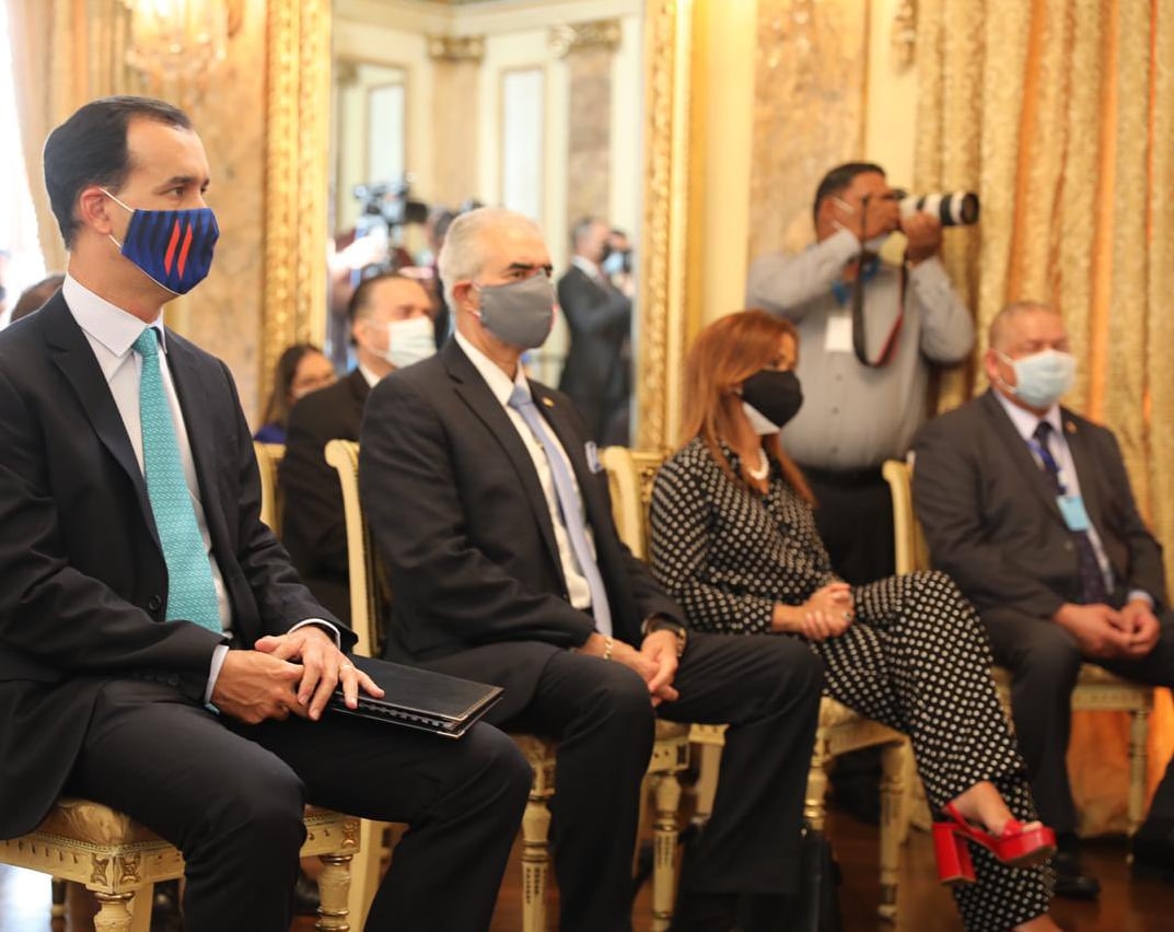 Con la firma del presidente <a href="/nitocortizo/">Nito Cortizo</a> para extender por seis meses más la moratoria de las entidades bancarias, se alcanza otro logro que le seguirá brindando ese alivio a las familias panameñas. #UnidosVenceremos