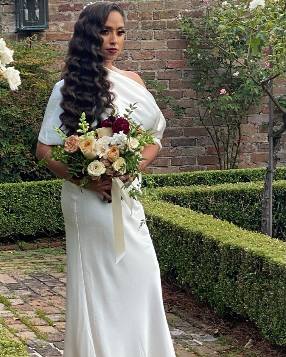 facesofvirtue's tweet photo. SWOONING! 1 Week ago today a ton of amazing vendors came together to gift a free wedding to an amazing couple! Congratulations, @__itsjustmaite and Torrey! https://t.co/IXsm5UBGy8