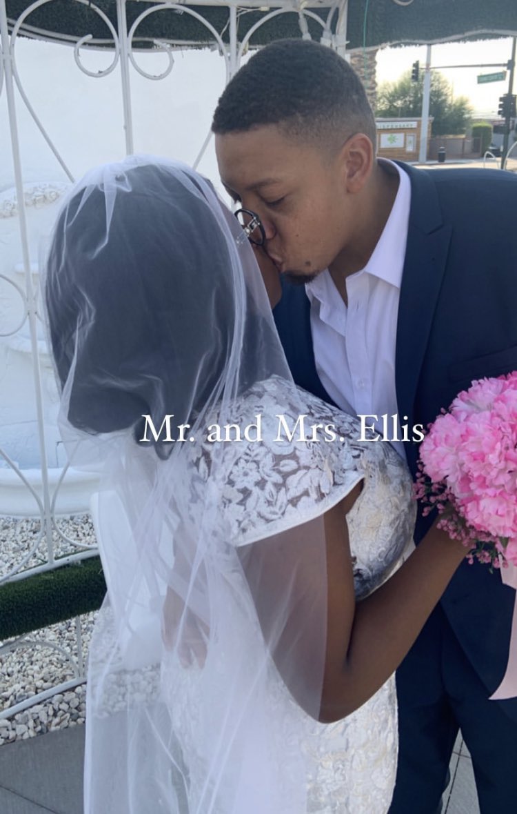 authorqueent's tweet image. I married my best friend 💕