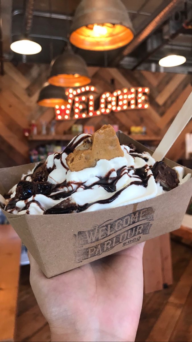 Why can't every day be sundae fun day?🍦🍫⁠
⁠
📷 : <a href="/deannawoo/">Deanna Woo</a> <a href="/welcomeparlour/">Welcome Parlour</a>⁠
#ShipyardsDistrict #LowerLonsdale #northvancouver