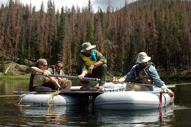 2/7 As of this AM,  #EastTroublesomeFire fire burned just 1-mile south of a beloved research site  @RockyNPS (that is/was "overdue" for fire): Chickaree Lake, where we have a 6000+ yr record of  & ecosystem history, developed from lake sediments.  #paleoecology