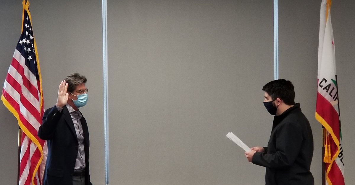 CA_HCAI's tweet photo. #OSHPD Acting Director Marko Mijic recently swore in David Berg to the Advisory Loan Insurance Committee. Mr. Berg has more than 30 years’ experience in operations, marketing, strategy and business development in health care, senior services, and housing. https://t.co/eeuR9uMHY7 https://t.co/ByV09TCsmX