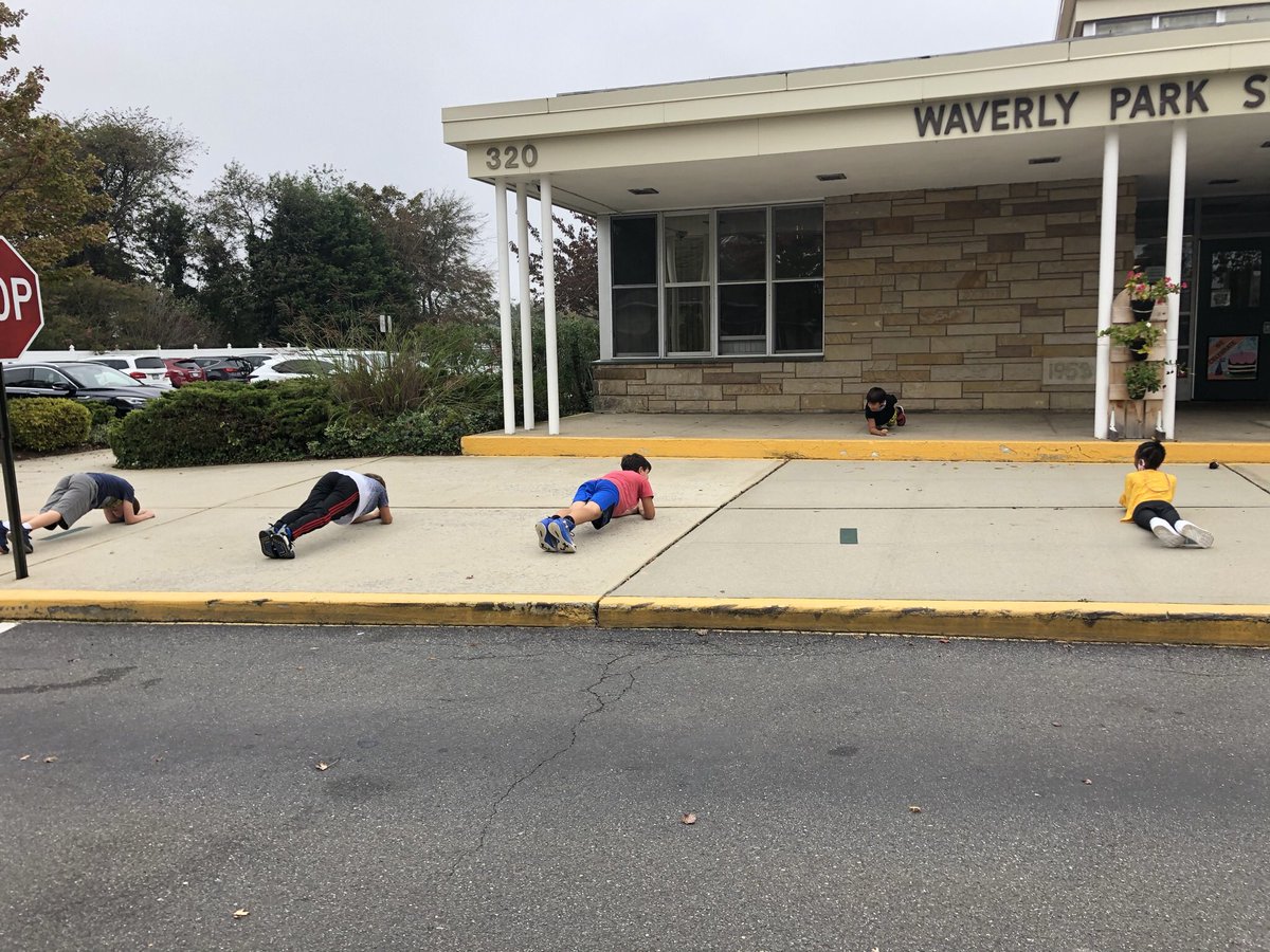 MrsJessicaRyan's tweet photo. Our student personal trainer took us to a whole new level of fitness today! #4Rhappydreamers #healthandwellnessweek 💪🏼@WaverlyParkElem https://t.co/leNM7otDAU