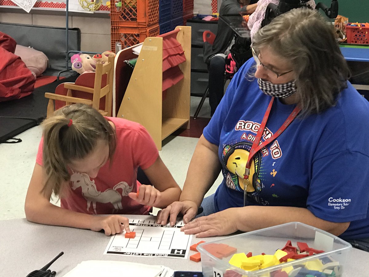 sdg_loveschool's tweet photo. Intervention support sometimes is a one-on-one venture!! We work hard to make these opportunities happen!! Kids love to learn, and we love to facilitate learning! 🧡🐾🧡 https://t.co/bt2840XAbY