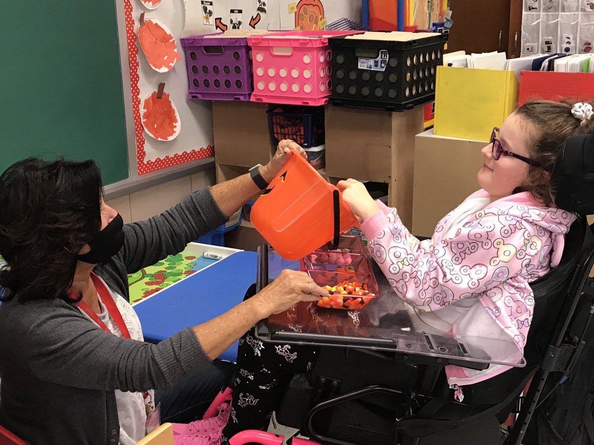 sdg_loveschool's tweet photo. Intervention support sometimes is a one-on-one venture!! We work hard to make these opportunities happen!! Kids love to learn, and we love to facilitate learning! 🧡🐾🧡 https://t.co/bt2840XAbY