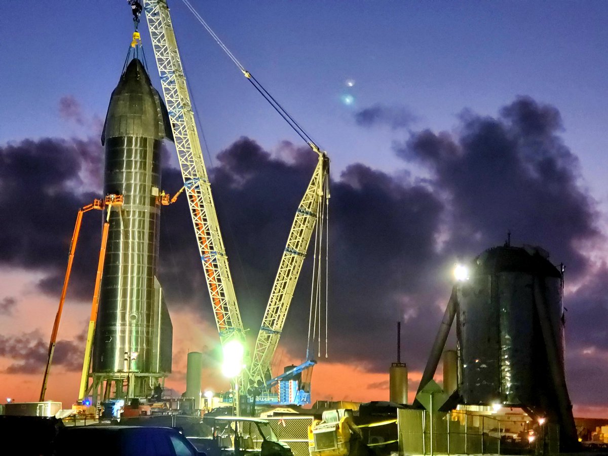 BocaChicaGal's tweet image. A beautiful sky behind a fully stacked Starship. SN8 you are beautiful. 🤩🚀
@NASASpaceflight
forum.nasaspaceflight.com/index.php?topi…