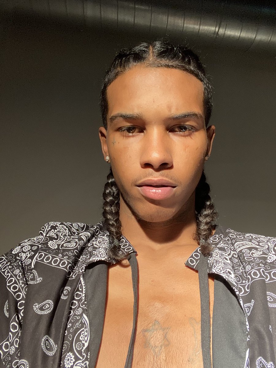 Lowkey a young nigga worth a few million 💰🖤