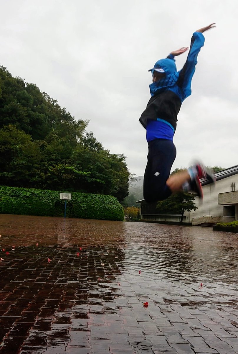 murdar_s's tweet photo. ウォータープルーフの広告みたいな写真ですが、濡れてます。びしょ濡れです。
おはようございます☔
#M460 #newbalance #ニューバランス
#garmin #beatyesterday https://t.co/4h3PFHH0Jo