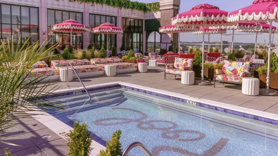 vm_clark's tweet image. Mentally I’m at Dolly Parton’s rooftop bar