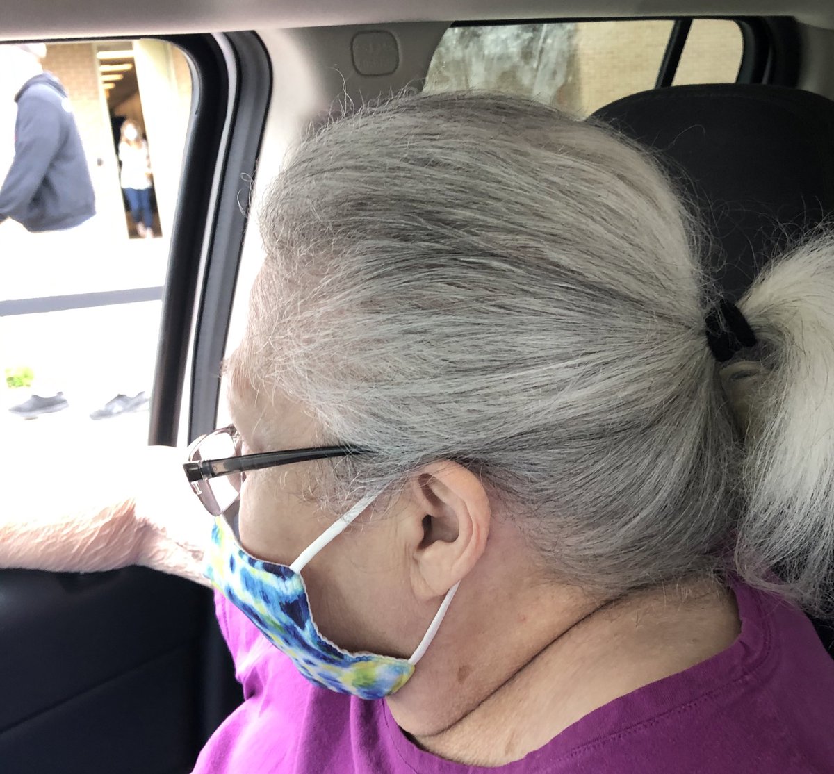 Here2eternitiOG's tweet image. Regarding the #DebateDebacle  My mom just said, “I’d rather watch your dog chase the cat. I already know who’s gonna win both. Silly Debate Comm. why mute the mics? Just a spark will create a blackout in swing states.” TRUTH #SeniorSuburbanWomen #VoteBiden