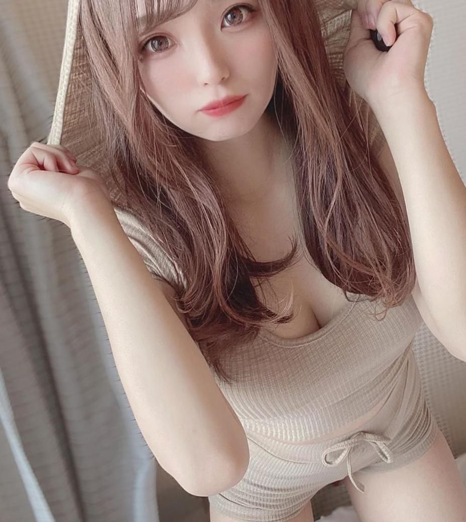 いいじゃないか、転（ころ）んだだって、また起（お）き上（あ）がればいいだから。転（ころ）んだついでに、空（そら）を見（み）上（あ）げれば青（あお）い空（そら）が、今日（きょう）も限（かぎ）りなく広（ひろ）がって微笑（ほほえ）んでいる。 #日本#大阪#カフェ巡り 😹