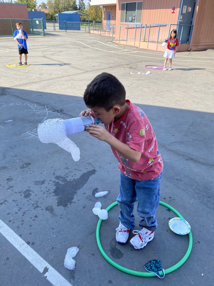 nermolik's tweet photo. Bubbles, bubbles, bubbles!  Kindergarten engineers designing bubble blowers.  Social distancing, soap and tons of fun, all in one activity.  @QuailGlen_ @drycreekschools https://t.co/ObPcD3u3cT