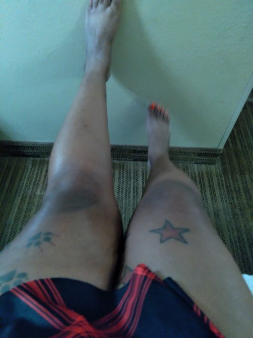 Long Tattoo legs!! Feetlovers feetpics selling content fetish bdsm Femdom Tattoo model Humanatm paypigswanted