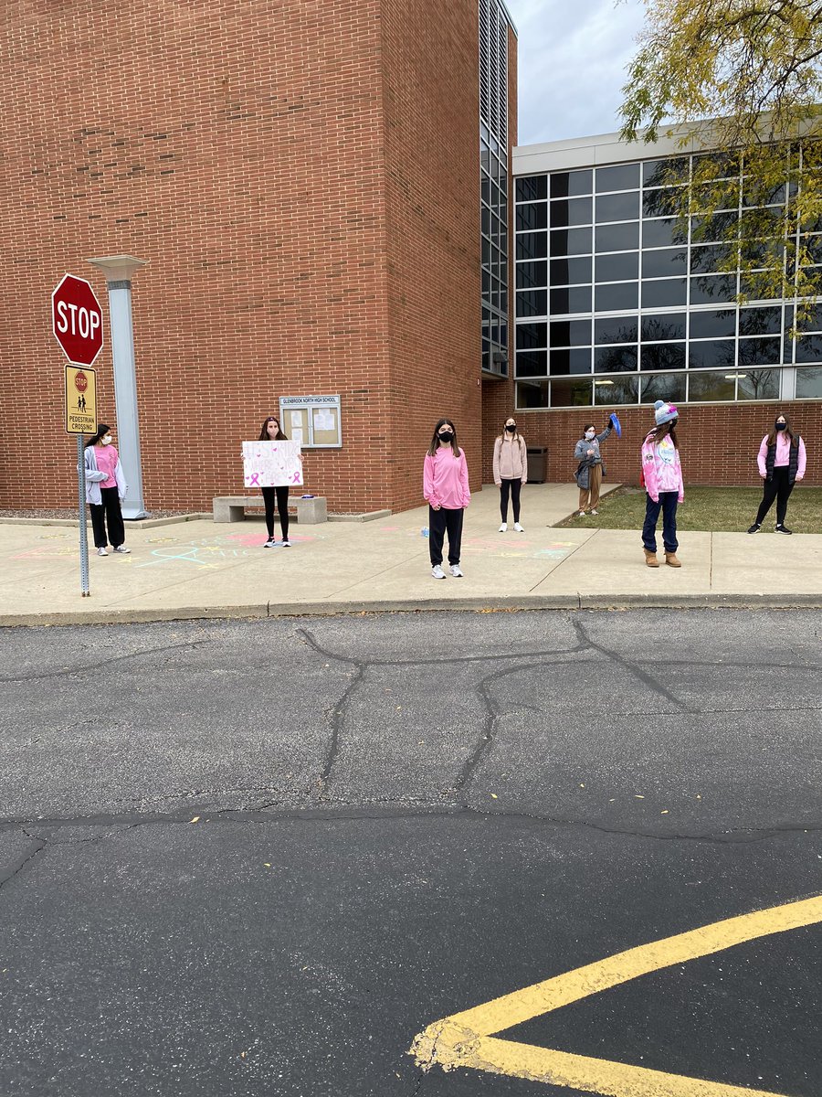 MmeMoritz's tweet photo. #Kids4theCure participated in @AmericanCancer #StrideWhereYouAre to symbolize the perseverance of those battling breast cancer. Proud of @glenbrooknorth Ss for coming together safely for a great cause! #GBNNow #D225Now @gbnrelay4life https://t.co/eNmeA6HlvX