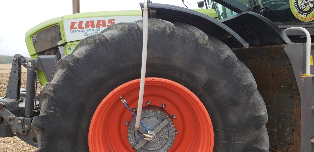 ClaussenFarmer's tweet photo. Thank you #Michelin #Axiobib #RDS #Precisioninflation #claas for 8800hrs on a set of Axiobib's, they have been good tires and with the help of RDS tire inflation system lived a long life https://t.co/Km6ckdanVo